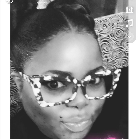 Meet your Posher, Jela - Picture 2 of 2